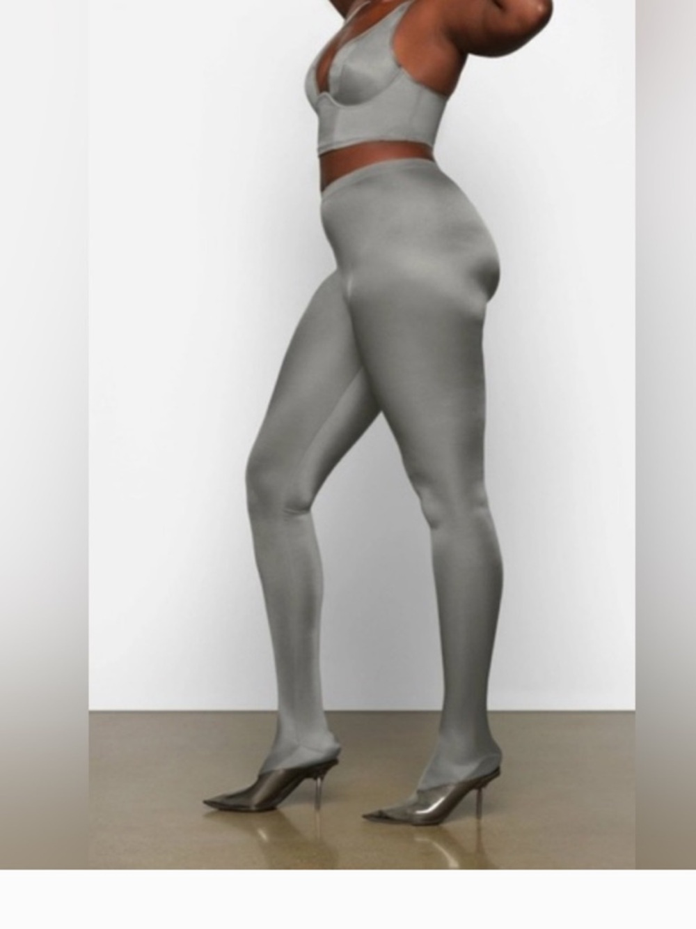 SKIMS Glissenette Footed Leggings in the color Thunder